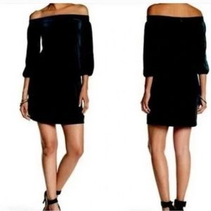 NWT Vince Camuto off the shoulder navy velvet dress sz S